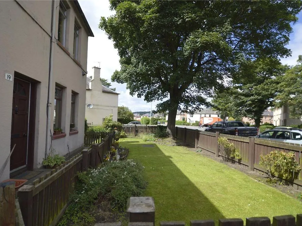 Bright & Cozy Home In Edinburgh,Murrayfield Stadium,Airport And Near To City Center With Free On Street Parking 아파트