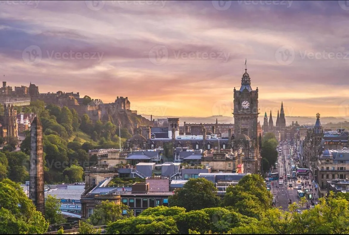 Bright & Cozy Home In Edinburgh,Murrayfield Stadium,Airport And Near To City Center With Free On Street Parking 에든버러